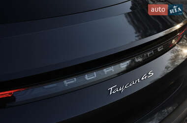 Седан Porsche Taycan 2020 в 