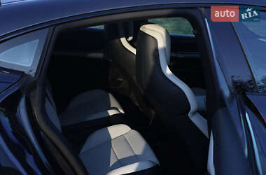 Седан Porsche Taycan 2020 в 