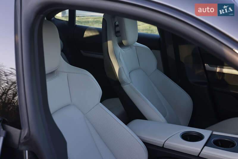 Седан Porsche Taycan 2020 в Львові
