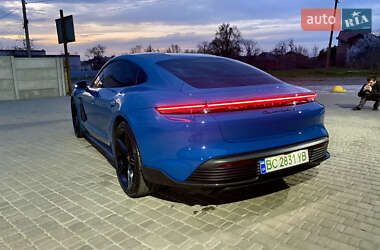 Седан Porsche Taycan 2022 в 