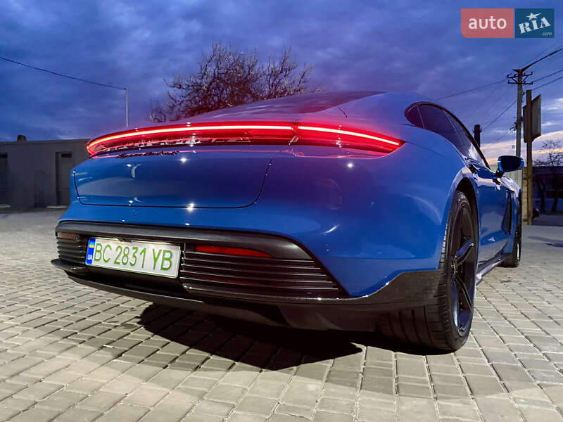 Седан Porsche Taycan 2022 в Киеве