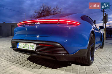 Седан Porsche Taycan 2022 в 