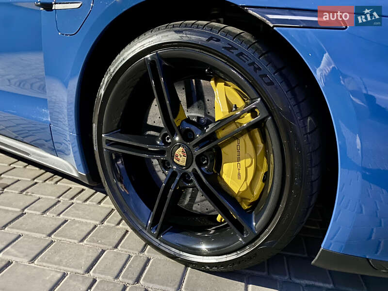Седан Porsche Taycan 2022 в Киеве