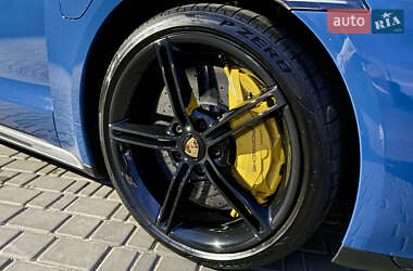 Седан Porsche Taycan 2022 в 