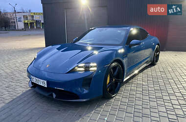 Седан Porsche Taycan 2022 в 