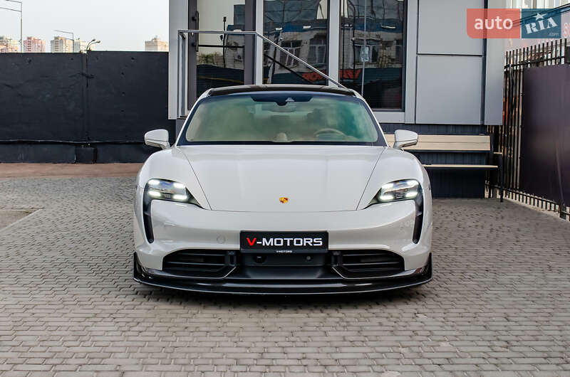 Седан Porsche Taycan 2021 в Києві
