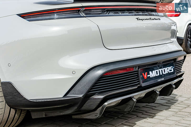 Седан Porsche Taycan 2021 в Києві