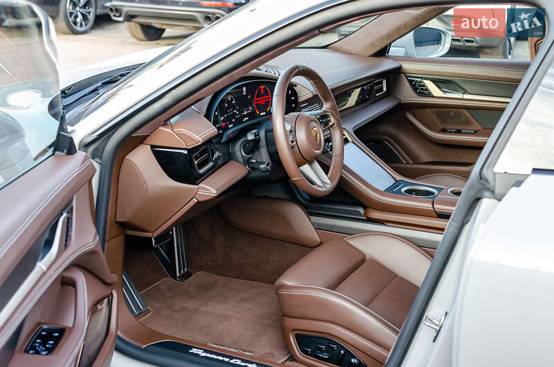 Седан Porsche Taycan 2021 в Києві