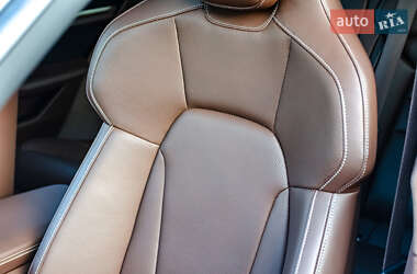Седан Porsche Taycan 2021 в 
