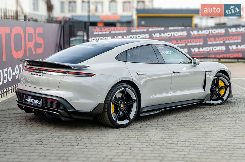 Седан Porsche Taycan 2021 в Києві