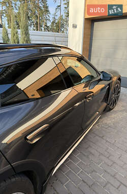Седан Porsche Taycan 2021 в 