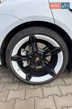 Седан Porsche Taycan 2021 в 
