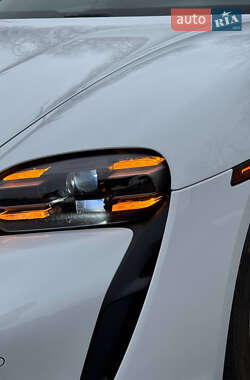 Седан Porsche Taycan 2021 в 