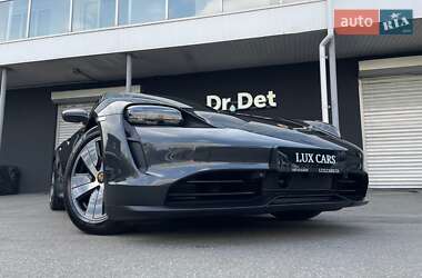 Седан Porsche Taycan 2022 в 
