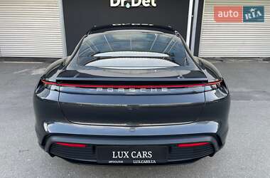 Седан Porsche Taycan 2022 в 