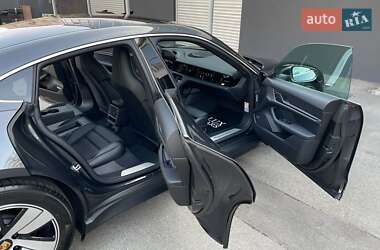 Седан Porsche Taycan 2022 в 
