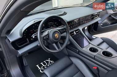 Седан Porsche Taycan 2022 в 
