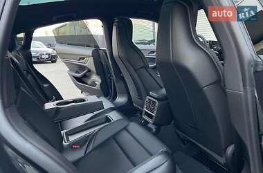 Седан Porsche Taycan 2022 в 