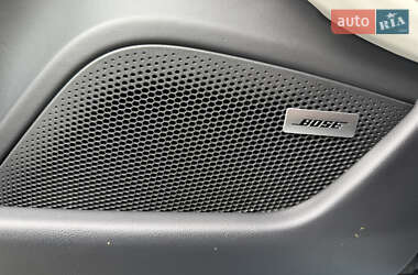 Седан Porsche Taycan 2021 в 