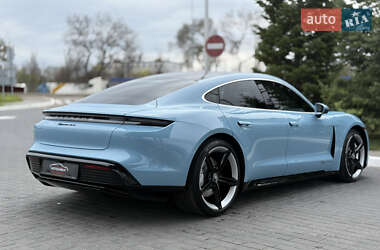 Седан Porsche Taycan 2021 в 