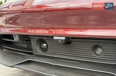 Седан Porsche Taycan 2023 в 