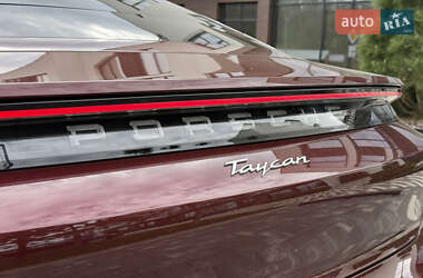 Седан Porsche Taycan 2023 в 
