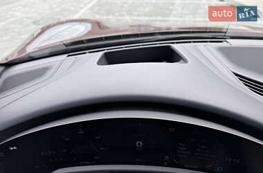 Седан Porsche Taycan 2023 в 