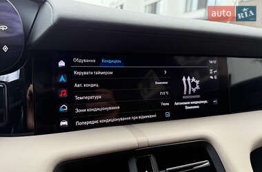 Седан Porsche Taycan 2023 в 