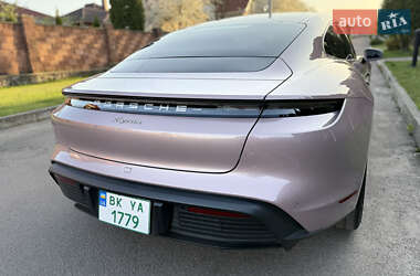 Седан Porsche Taycan 2022 в 