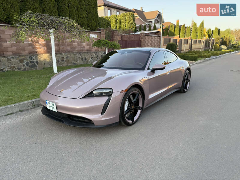 Седан Porsche Taycan 2022 в 