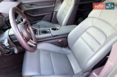 Седан Porsche Taycan 2022 в 