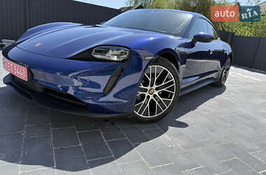 Porsche Taycan 2021