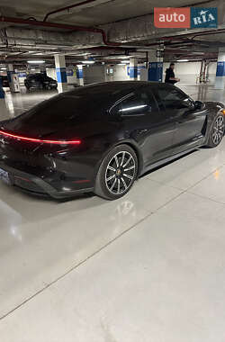 Porsche Taycan 2021