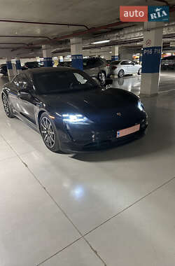 Седан Porsche Taycan 2021 в 