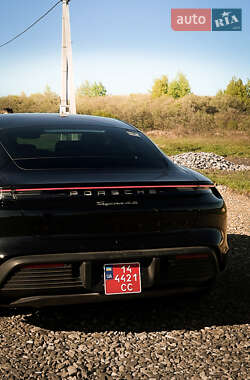 Седан Porsche Taycan 2021 в 