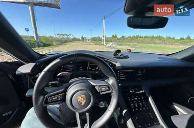 Седан Porsche Taycan 2021 в 