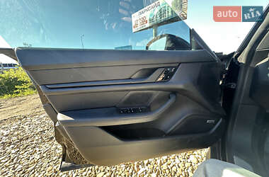 Седан Porsche Taycan 2021 в 
