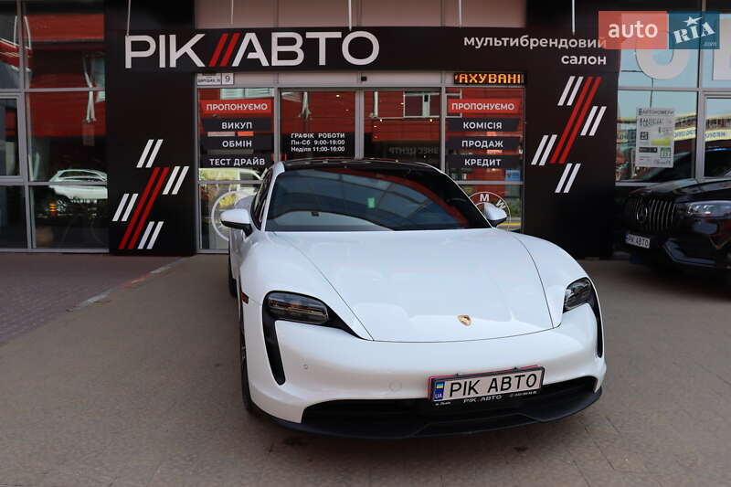 Седан Porsche Taycan 2021 в 