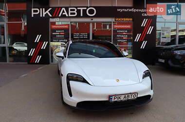 Седан Porsche Taycan 2021 в 