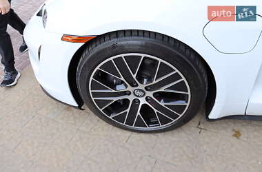 Седан Porsche Taycan 2021 в 