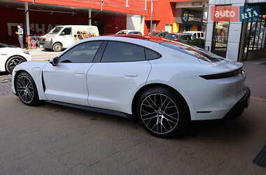 Седан Porsche Taycan 2021 в 