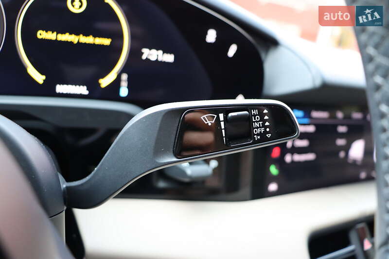 Седан Porsche Taycan 2021 в Львове