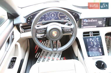 Седан Porsche Taycan 2021 в 