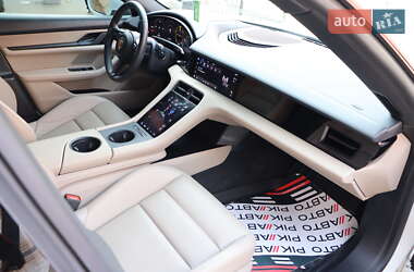 Седан Porsche Taycan 2021 в 