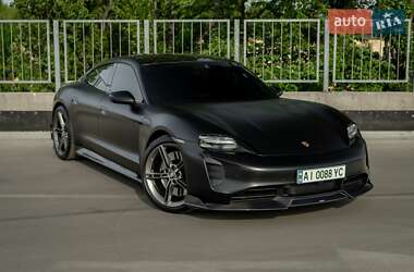 Porsche Taycan 2021