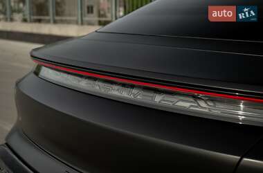 Седан Porsche Taycan 2021 в 