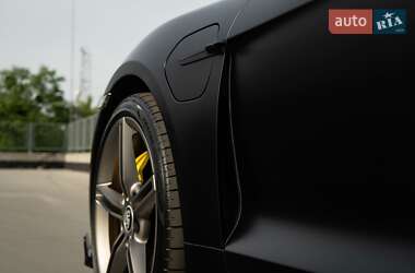 Седан Porsche Taycan 2021 в 