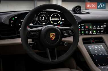 Седан Porsche Taycan 2021 в 
