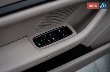 Седан Porsche Taycan 2021 в 