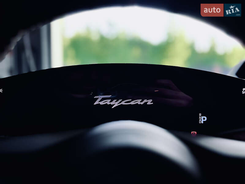 Седан Porsche Taycan 2020 в Киеве